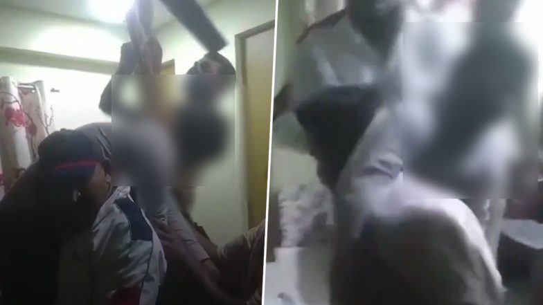 VIDEO: Suicide करने के लिए गले में रस्सी डालकर फांसी के फंदे पर झूल गया युवक, समय पर पहुंचकर पुलिस ने बचा ली जान, पुणे के हडपसर का वीडियो आया सामने