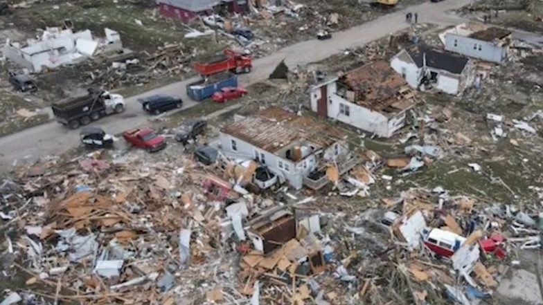 America Cyclone: भयावह मंजर! अमेरिका में भयानक चक्रवात से घर, स्कूल और दुकानें सब तबाह; 32 लोगों की मौत (Watch Video)
