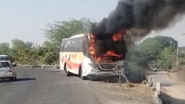 Shivshahi Bus Caught Fire: अमरावती यवतमाल रोड पर शिवशाही बस में लगी भीषण आग, यात्रियों की जान बाल बाल बची, वीडियो आया सामने (Watch Video)