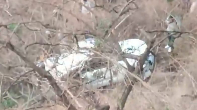 Pune Road Accident: पुणे से महाबलेश्वर घुमने गए दोस्तों की कार पसरनी घाट की खाई में गिरी, 2 की मौत, दो गंभीर रूप से घायल (Watch Video)