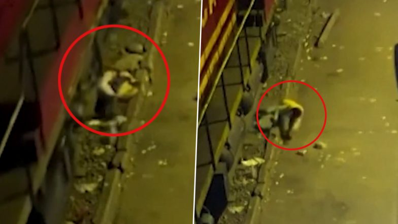 Viral Video: पेरू में मालगाड़ी के नीचे दबने के बाद नशे में धुत शख्स बाल-बाल बचा, शॉकिंग CCTV वीडियो आया सामने