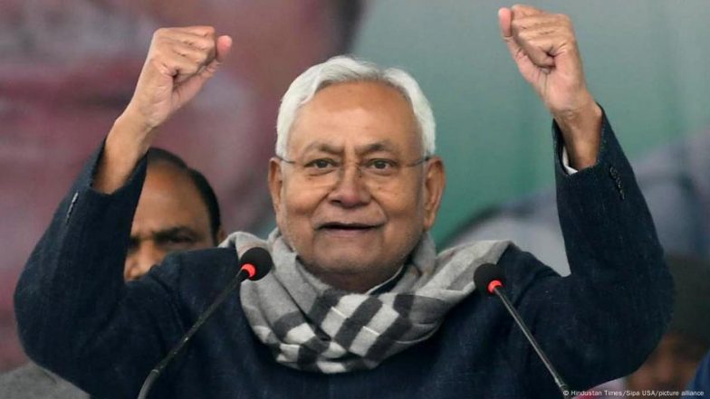 बिहार : नीतीश ने महिलाओं को क्यों नहीं दिया कैश ट्रांसफर का ऑफर