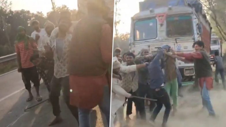 VIDEO: बाइक की टक्कर होने से दो युवकों के साथ मारपीट, डंडे से जमकर पीटा, मुरादाबाद के भगतपुर क्षेत्र में दबंगों का कहर(Watch Video)