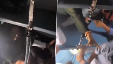 Viral Video: एक्सप्रेस ट्रेन के स्लीपर कोच में सीट को लेकर दो महिलाओं के बीच हुई मारपीट, एक दुसरे के बाल पकड़कर जमकर चले लात घूसे, वीडियो आया सामने Viral Video: एक्सप्रेस ट्रेन के स्लीपर कोच में सीट को लेकर दो महिलाओं के बीच हुई मारपीट, एक दुसरे के बाल पकड़कर जमकर चले लात घूसे, वीडियो आया सामने