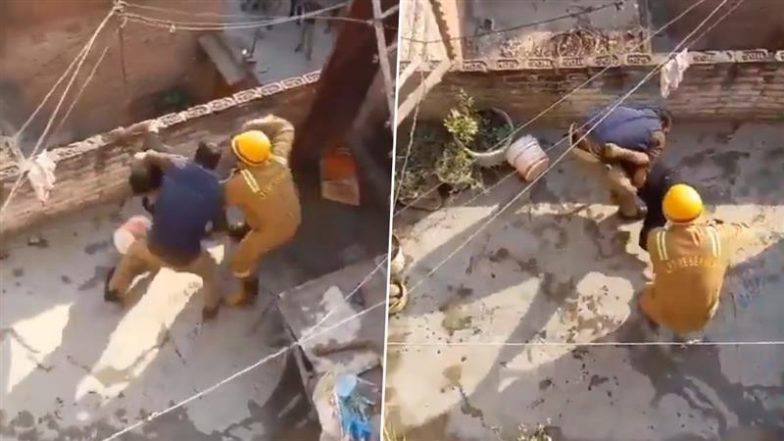 VIDEO: काले जादू के चक्कर में शख्स ने पत्नी-बच्चों को बनाया बंधक, तीन घंटे बाद पुलिस ने बचाया; यूपी के लखनऊ की घटना