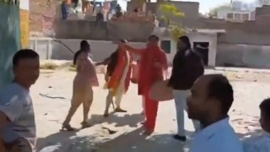 VIDEO: सस्पेंड होने से नाराज पूर्व महिला हेडमास्टर ने स्कूल पहुंचकर मचाया जमकर हंगामा, हाथों में डंडा लेकर मारपीट तक आई नौबत, आगरा जिले की घटना