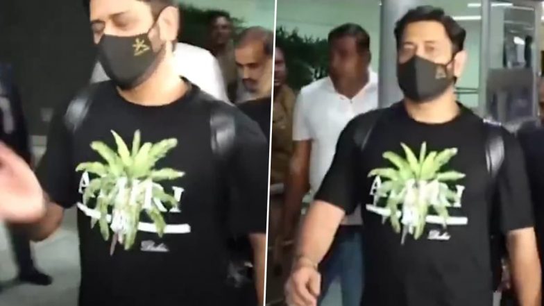 MS Dhoni Ignores Reporter Question: चैम्पियंस ट्रॉफी पर रिपोर्टर के सवाल को एमएस धोनी ने किया नजरअंदाज, असिस्टेंट ने कहा- 'सर मना कर रहे हैं'