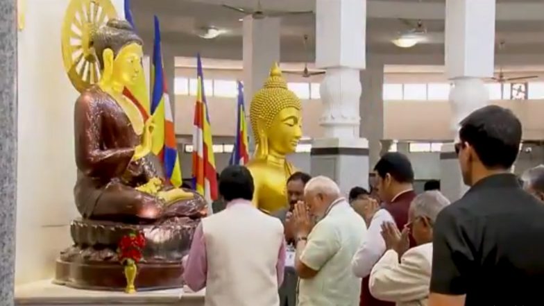 PM Modi Deekshabhoomi Visit: पीएम नरेंद्र मोदी पहुंचे नागपुर की दीक्षाभूमि, डॉ. बाबासाहेब आंबेडकर को किया नमन, सीएम और केंद्रीय मंत्री गडकरी रहे मौजूद (Watch Video)