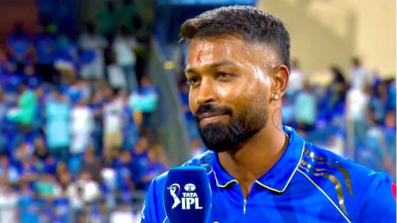 Hardik Pandya Spotted With Tilak on His Forehead: KKR के खिलाफ TATA IPL 2025 मैच टॉस के दौरान माथे पर तिलक लगाए नजर आए हार्दिक पांड्या, फैंस ने दी दिलचस्प प्रतिक्रियाएं