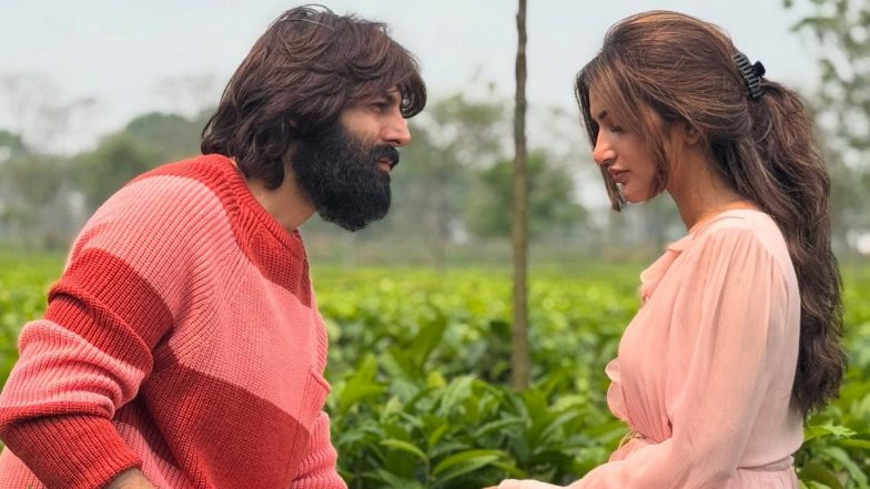 Kartik Aaryan Sreeleela Romantic Moment: श्रीलीला पर टिकीं कार्तिक आर्यन की नजरें, चाय डेट पर रोमांटिक मूड में दिखी जोड़ी (View Pic)