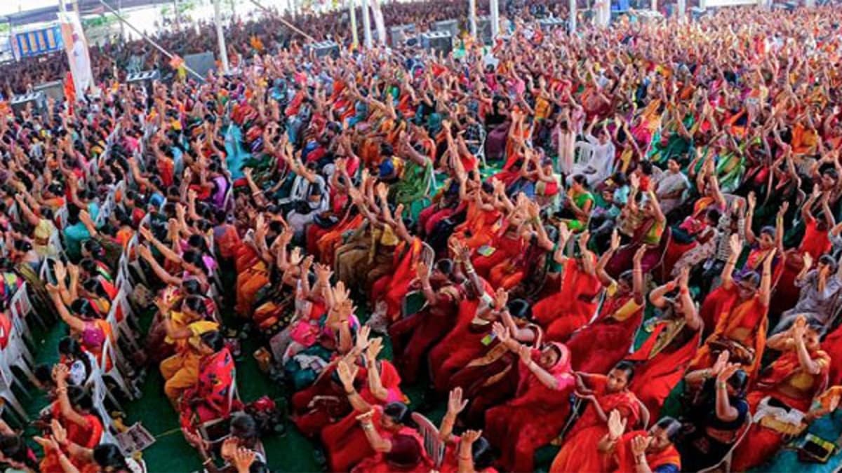 Ladki Bahin Yojana Update: लाडकी बहिन योजना की हो रही समीक्षा, 8.5 लाख महिलाओं की सहायता राशि हो सकती है कम; हर साल मिलेंगे सिर्फ 6,000 रुपये! Ladki Bahin Yojana Update: लाडकी बहिन योजना की हो रही समीक्षा, 8.5 लाख महिलाओं की सहायता राशि हो सकती है कम; हर साल मिलेंगे सिर्फ 6,000 रुपये!