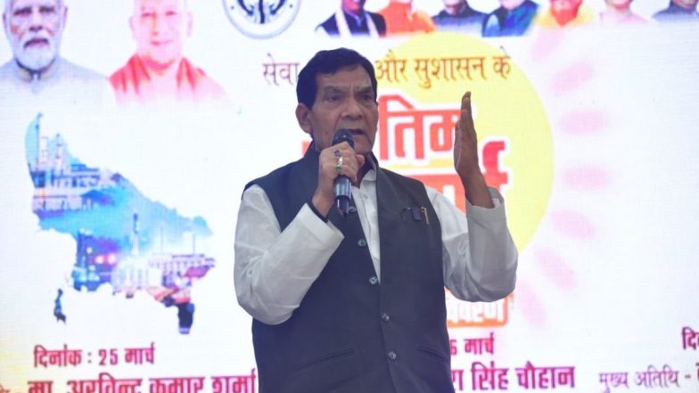 VIDEO: 'ट्रांसफार्मर फुंका, तो उसके साथ एक अधिकारी भी फुंकेगा': बिजली गुल होते ही भड़के ऊर्जा मंत्री एके शर्मा, मंच से ही दे डाली सख्त चेतावनी