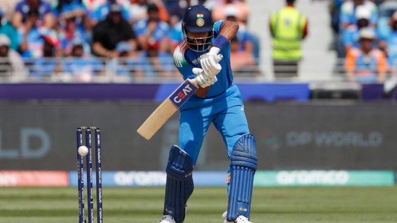 NZ vs IND, Shreyas Iyer Half Century: श्रेयस अय्यर ने जड़ा शानदार अर्धशतक, अक्षर पटेल के साथ मिलकर पारी को संभाला