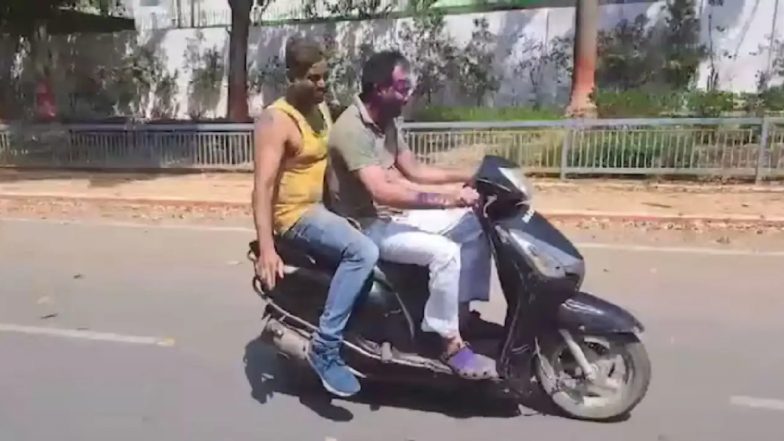 Tej Pratap Yadav Challan: बिना हेलमेट स्कूटी चलाते पकड़े गए तेज प्रताप यादव, पटना ट्रैफिक पुलिस ने काटा 4000 रुपये का चालान