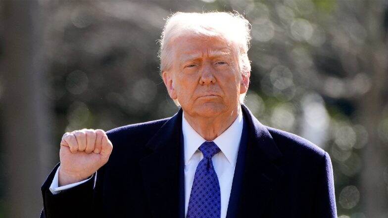 Trump Warns to Apple: рдЕрдореЗрд░рд┐рдХрд╛ рдореЗрдВ рдирд╣реАрдВ рдмрдирд╛рдП iPhone, рддреЛ рд▓рдЧреЗрдЧрд╛ 25% рдЯреИрд░рд┐рдл; рдЯреНрд░рдВрдк рдиреЗ Apple рдХреЛ рджреА рдХрдбрд╝реА рдЪреЗрддрд╛рд╡рдиреА