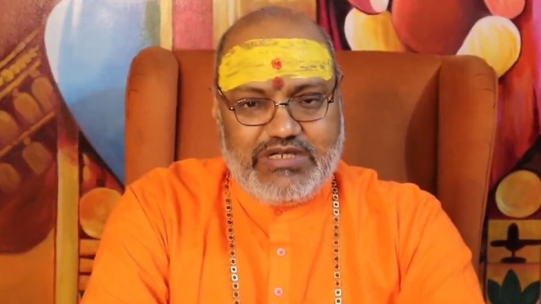 VIDEO: गांधी और नेहरू के खिलाफ अपमानजनक टिप्पणी मामले में यति नरसिंहानंद गिरि के खिलाफ FIR दर्ज होने पर भड़के, गाजियाबाद पुलिस कमिश्नर दी ये चेतावनी