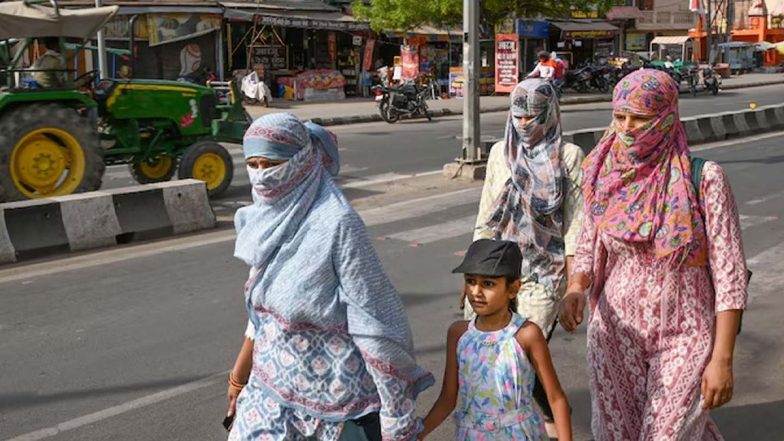 दिल्ली में झुलसा देने वाली गर्मी, तापमान पहुंचा 40 डिग्री के पार, अगले दो दिनों तक हीटवेव का अलर्ट