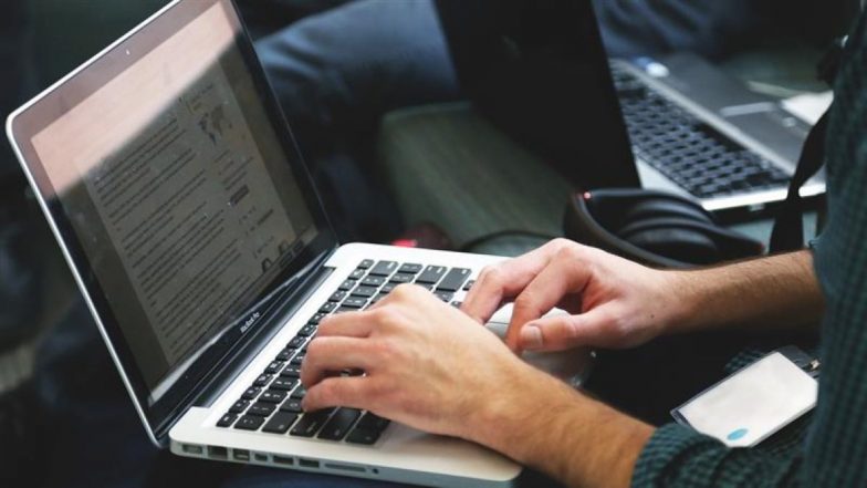 Data Theft Alert: अपना पुराना लैपटॉप या फोन बेच रहे हैं? हो सकता है आप अपना डेटा भी किसी को सौंप रहे हों