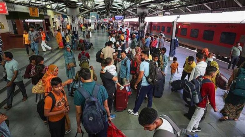 Indian Railways: क्राउड मैनेजमेंट को लेकर एक्शन में भारतीय रेलवे, बनाया खास प्लान; 60 स्टेशनों पर होगा लागू