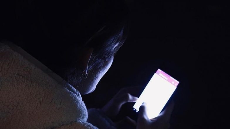 सोते समय स्क्रीन का उपयोग करने से अनिद्रा का जोखिम 59 प्रतिशत बढ़ सकता है: अध्ययन