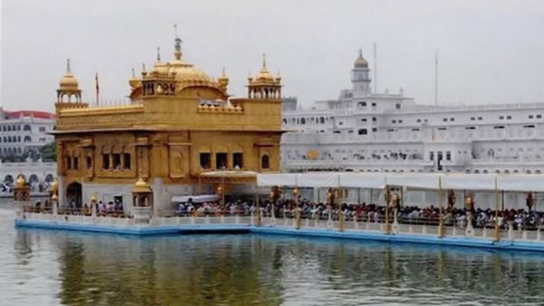 Attack at Golden Temple: स्वर्ण मंदिर के अंदर शख्स ने श्रद्धालुओं पर लोहे की पाइप से किया हमला, पांच घायल