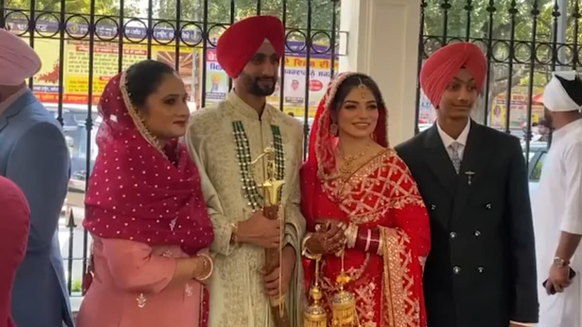 Mandeep Singh and Udita Duhan Tie the Knot: टीम इंडिया के हॉकी स्टार्स मंदीप सिंह और उदिता दहान ने जालंधर में रचाई शादी, देखें खूबसूरत वीडियो