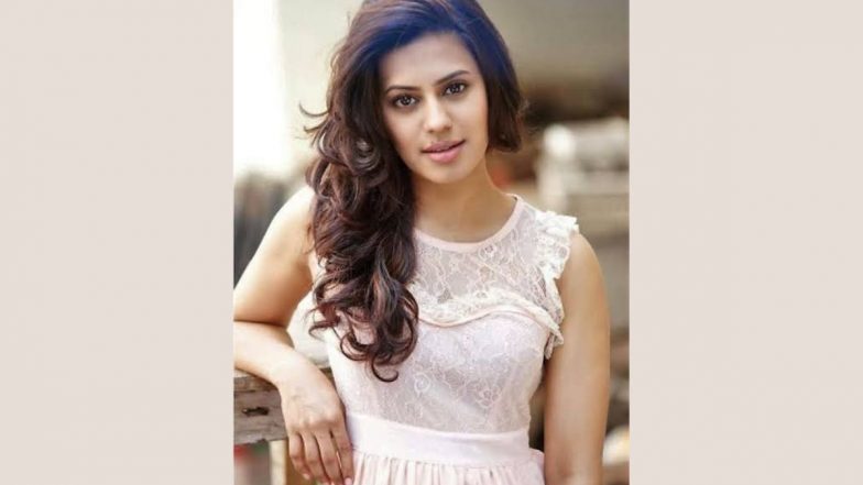 Kannada Actress Ranya Rao Arrested: कन्नड़ एक्ट्रेस रान्या राव बेंगलुरु एयरपोर्ट पर गिरफ्तार, सोने की तस्करी का लगा आरोप; जांच में जुटी एजेंसियां