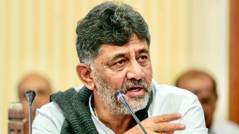 DK Shivakumar Escort Vehicle: कर्नाटक के डिप्टी सीएम DK शिवकुमार की एस्कॉर्ट गाड़ी एक्सप्रेसवे पर पलटी, एक सुरक्षाकर्मी घायल; VIDEO