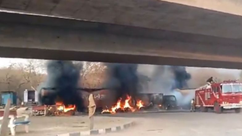 Bhilwara Shocker: ड्राइवर की जिंदा जलकर मौत, सीमेंट के टैंकरों में भिड़ंत से हुआ हादसा; भयावह VIDEO वायरल