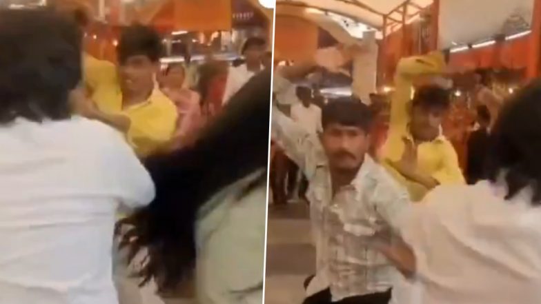VIDEO: प्रसाद नहीं लेने पर दुकानदारों ने की गुंडई, श्रद्धालुओं के साथ जमकर की मारपीट, बेल्ट से बूरी तरह पीटा, लखनऊ के चंद्रिका देवी मंदिर का वीडियो आया सामने