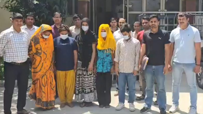 Bangladeshis Arrested in Delhi: पहचान छिपाने के लिए बने ट्रांसजेंडर, बातचीत के लिए किया IMO ऐप का इस्तेमाल; दिल्ली में पकड़े गए 5 अवैध बांग्लादेशी (Watch Video)
