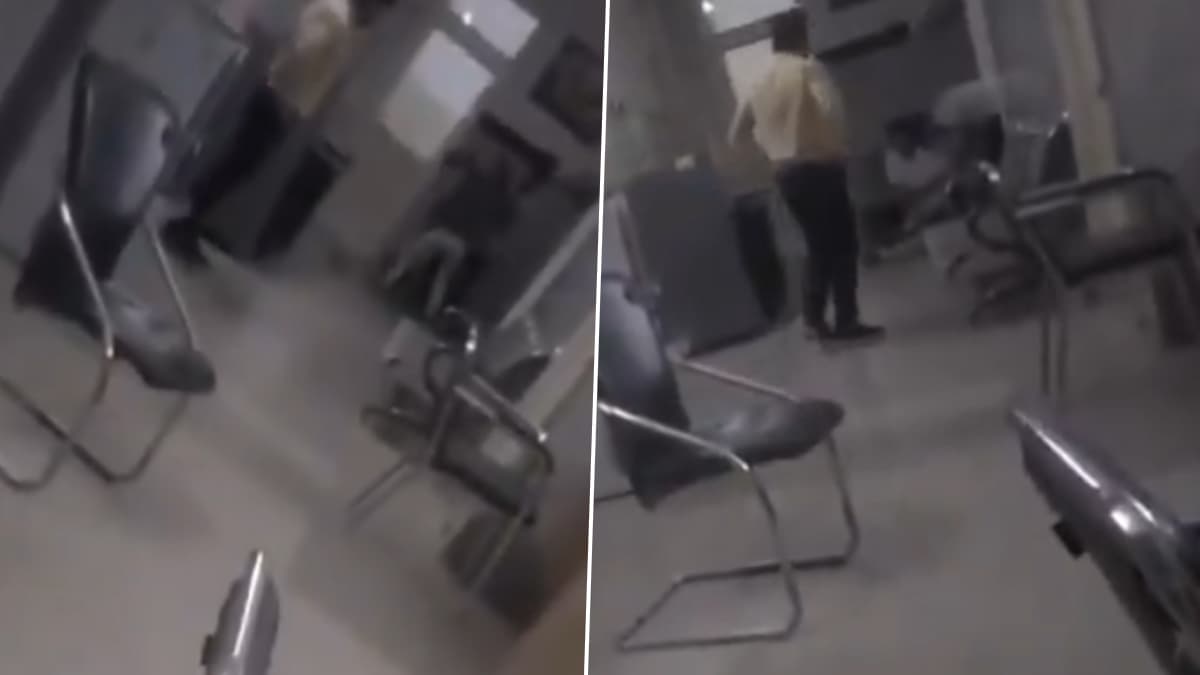 बुलंदशहर के वन स्टॉप सेंटर में युवती के साथ मैनेजर और कर्मचारी ने की जमकर मारपीट.
