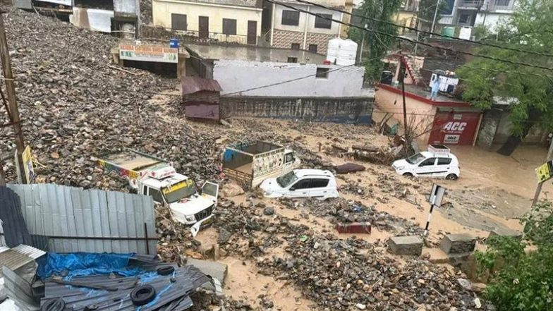 Jammu and Kashmir: जम्मू कश्मीर के रामबन में भारी बारिश के कारण आई बाढ़, 100 से अधिक लोगों को बचाया गया