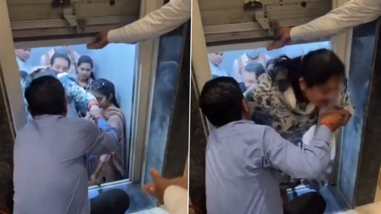 VIDEO: गाजियाबाद के इंदिरापुरम में सोसाइटी की लिफ्ट दो बार हुई बंद, दरवाजा खोलकर बच्चों और लोगों को निकाला बाहर