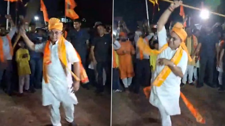 Ram Navami 2025: राम नवमी पर BJP नेता दिलीप घोष का दमदार प्रदर्शन, लाठी चलाकर दिए 'हथियारबंद जुलूस' के संकेत; देखें VIDEO