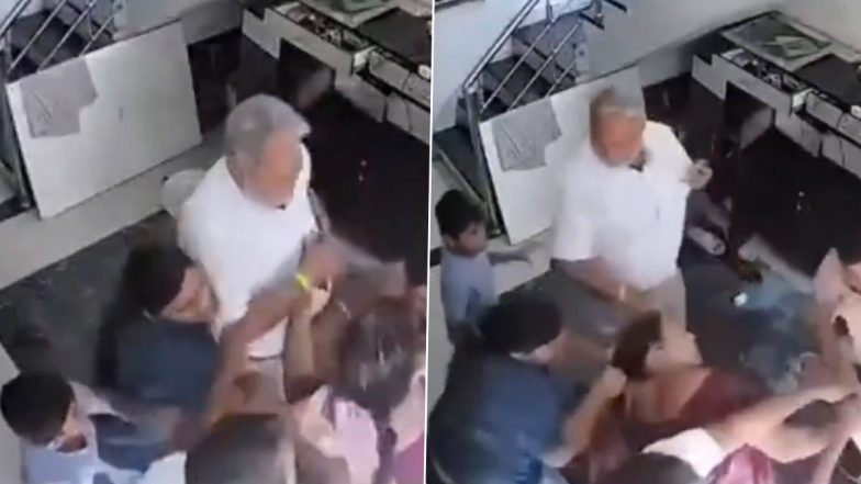 VIDEO: बुजुर्ग सास के साथ बहु ने की जमकर मारपीट, मायके के लोगों को घर बुलवाकर पति को भी पिटवाया, ग्वालियर का वीडियो आया सामने