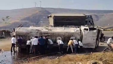 Ahilyanagar Video: एक्सीडेंट के बाद तेल का टैंकर हुआ पलटी, आसपास के गांव के लोगों ने जमकर पेट्रोल को लूटा, अहिल्यानगर का वीडियो आया सामने Ahilyanagar Video: एक्सीडेंट के बाद तेल का टैंकर हुआ पलटी, आसपास के गांव के लोगों ने जमकर पेट्रोल को लूटा, अहिल्यानगर का वीडियो आया सामने