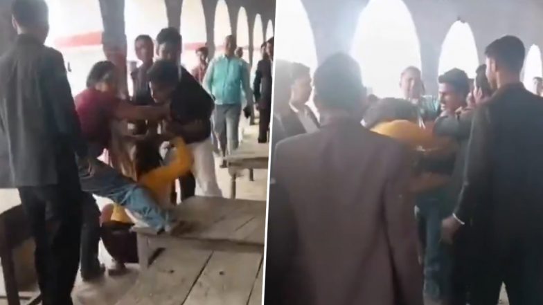 VIDEO: गाली देने से गुस्साई महिलाओं ने कोर्ट के बाहर वकील की कर दी जमकर पिटाई, परिसर में मचा हंगामा, बस्ती का वीडियो आया सामने