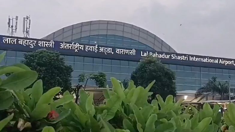 Varanasi Airport Bomb Threat: वाराणसी एयरपोर्ट पर बम की अफवाह से हड़कंप, कनाडाई यात्री गिरफ्तार; DGCA ने जारी की एडवाइजरी (Watch Video)