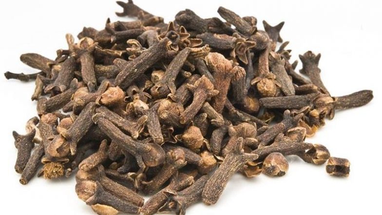 Immunity Badhane Ke Gharelu Upay: इम्यून सिस्टम को बूस्ट और पाचन तंत्र को दुरुस्त करता है लौंग, मगर ये सावधानियां भी हैं जरूरी