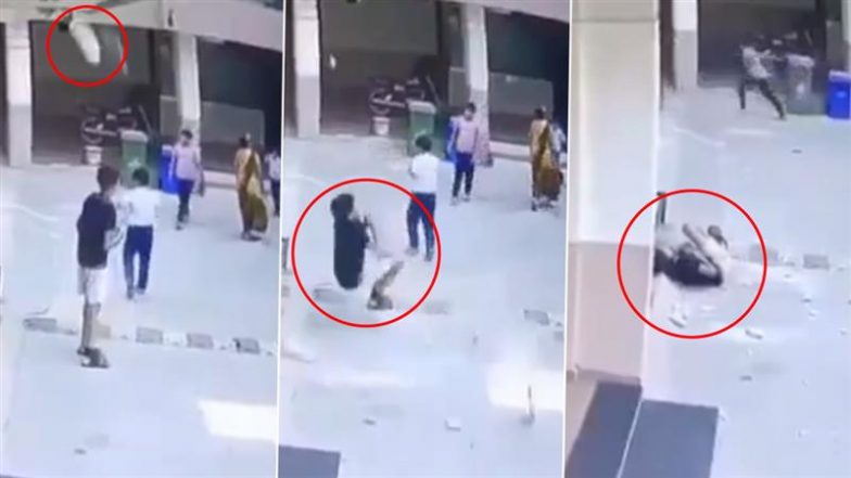 Pune Shocker: महाराष्ट्र के पुणे में दर्दनाक हादसा! बालकनी से गिरा गमला, बच्चे की गई जान (Watch Video)