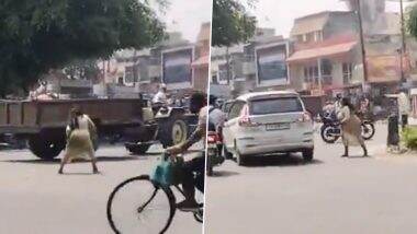 Viral Video: बीच सड़क पर मंदबुद्धि महिला ने जमकर लोगों पर बरसाए ईंट पत्थर, कई वाहनों के कांच फूटे, अमरोहा के इंदिरा चौक का वीडियो आया सामने Viral Video: बीच सड़क पर मंदबुद्धि महिला ने जमकर लोगों पर बरसाए ईंट पत्थर, कई वाहनों के कांच फूटे, अमरोहा के इंदिरा चौक का वीडियो आया सामने
