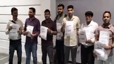 Men's Protest Video: अधिकारों के लिए किया अनोखा आंदोलन, दिल्ली के कनॉट प्लेस में हाथों में फलक लेकर की पुरुष आयोग की मांग Men's Protest Video: अधिकारों के लिए किया अनोखा आंदोलन, दिल्ली के कनॉट प्लेस में हाथों में फलक लेकर की पुरुष आयोग की मांग