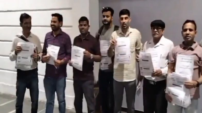 Men's Protest Video: अधिकारों के लिए किया अनोखा आंदोलन, दिल्ली के कनॉट प्लेस में हाथों में फलक लेकर की पुरुष आयोग की मांग