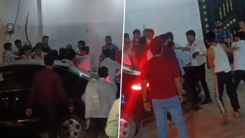 Agra Clash Over DJ Sound: दलित युवक की बारात में हंगामा, डीजे की तेज आवाज को लेकर हुआ बवाल; दबंगों ने बारातियों समेत दूल्हे को पीटा (Watch Video)