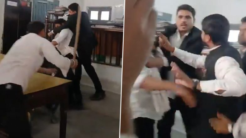 VIDEO: सिटी मजिस्ट्रेट कोर्ट में वकीलों के बीच WWE, एक दुसरे को लाठियों से और कुर्सी उठाकर मारा, झांसी का वीडियो आया सामने
