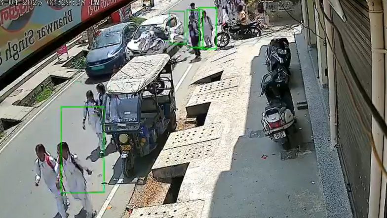 Dehradun Road Accident: सेलाकुई में तेज रफ्तार कार ने स्कूली बच्चों को मारी टक्कर, 8 घायल, 3 की हालत गंभीर; वीडियो आया सामने