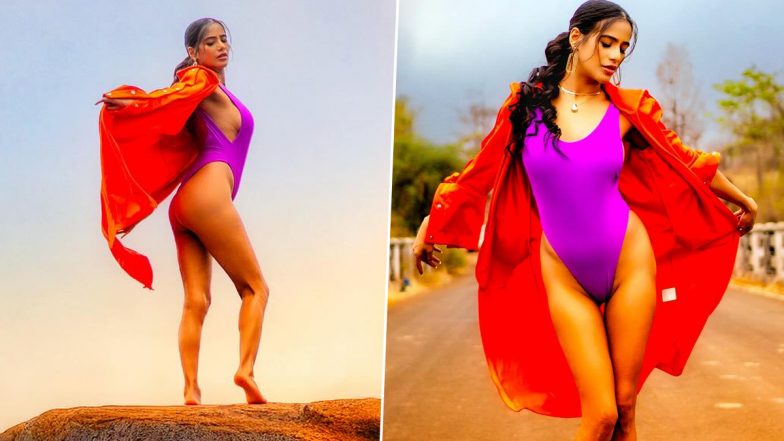सड़क पर स्विमसूट में उतरीं Poonam Pandey, बोल्डनेस की हदें कर दीं पार (View Pics)