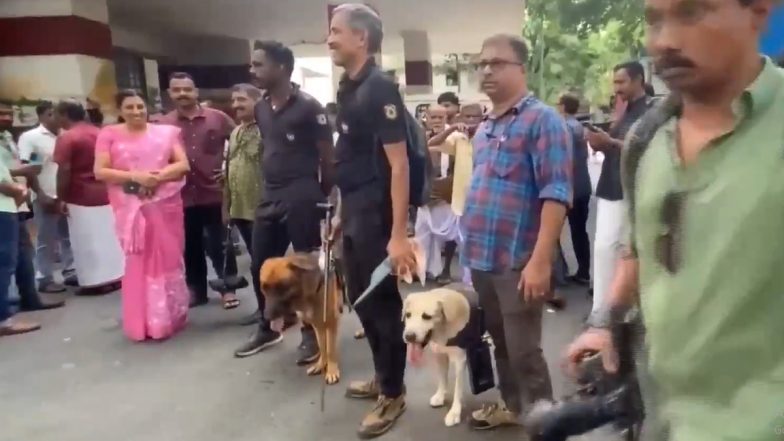 Kottayam Collectorate Bomb Threat: केरल के कोट्टायम कलेक्टरेट को बम से उड़ाने की धमकी, मचा हड़कंप (Watch Video)