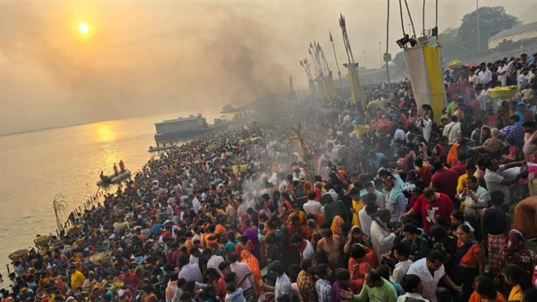 Chaiti Chhath Puja 2025: उगते हुए सूर्य को अर्घ्य देने के साथ संपन्न हुआ चार दिवसीय चैती छठ पूजा का पर्व, भक्तों ने की सूर्यदेव और छठी मैया की पूजा